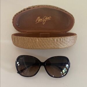 Maui Jim Black Oversized Sunglasses with Gradient Lenses